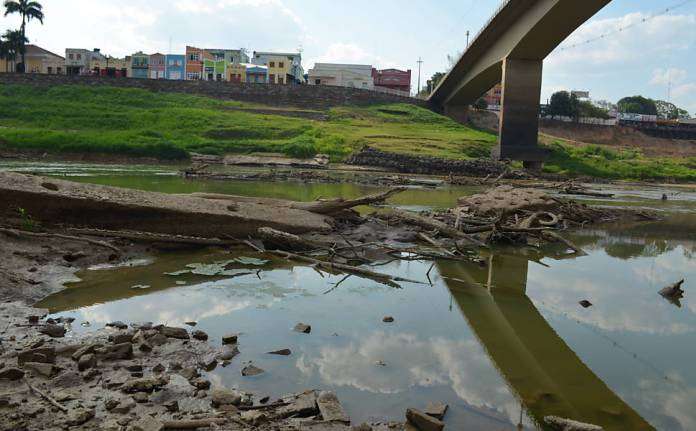 Na capital, Rio Acre está a menos de 30 centímetros de atingir a maior seca já registrada na história