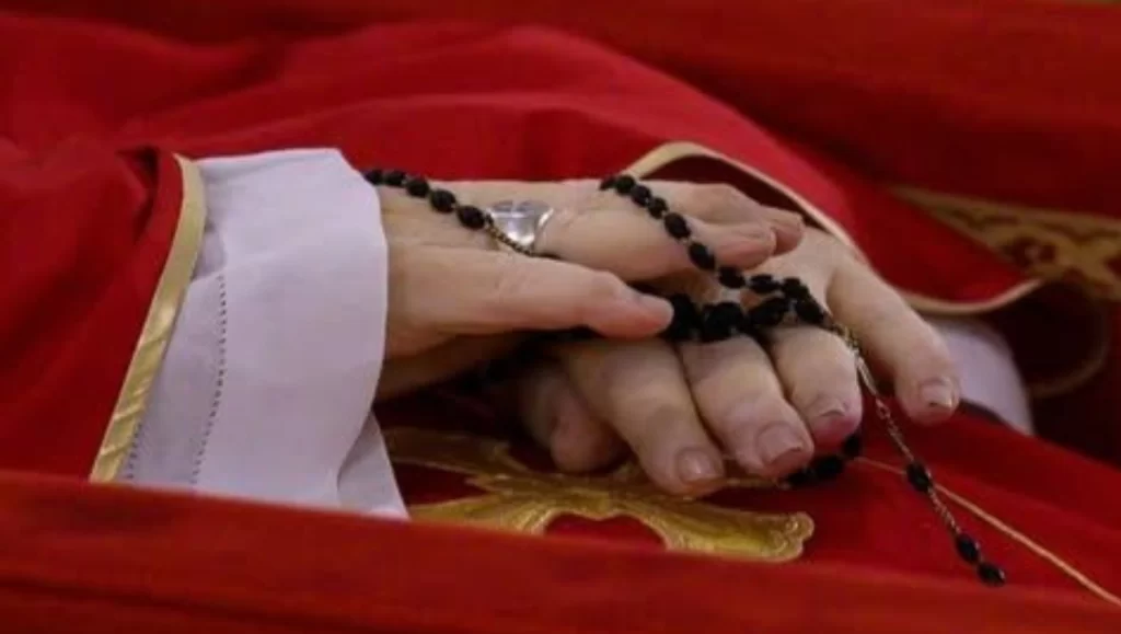 Funeral do Papa Francisco: Simplicidade Inédita Rompe Tradições do Vaticano