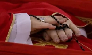 Funeral do Papa Francisco: Simplicidade Inédita Rompe Tradições do Vaticano