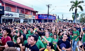 O apoio do governador e da vice-governadora evidenciou a importância do evento para a sociedade acreana A Marcha para Jesus 2025 reuniu milhares de fiéis em Rio Branco, fortalecendo a fé cristã na capital.