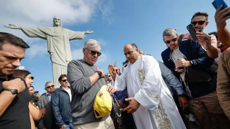 SURPRESA: Ancelotti Visita Cristo Redentor Antes de Estreia na Seleção