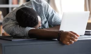 DISTÚRBIO: Burnout não é Frescura a Exaustão Crônica que Afeta 1 em cada 3 Brasileiros no Trabalho