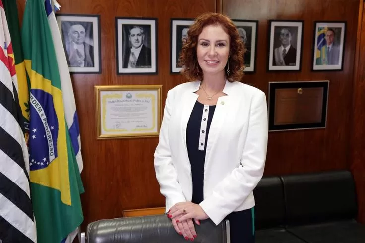 CONDENADA: Carla Zambelli sai do Brasil e PGR Decide Pedir