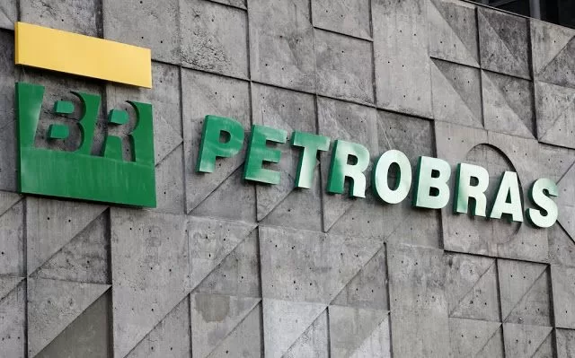 COMBUSTÍVEIS: Petrobras Reduz o Preço da Gasolina para Distribuidoras