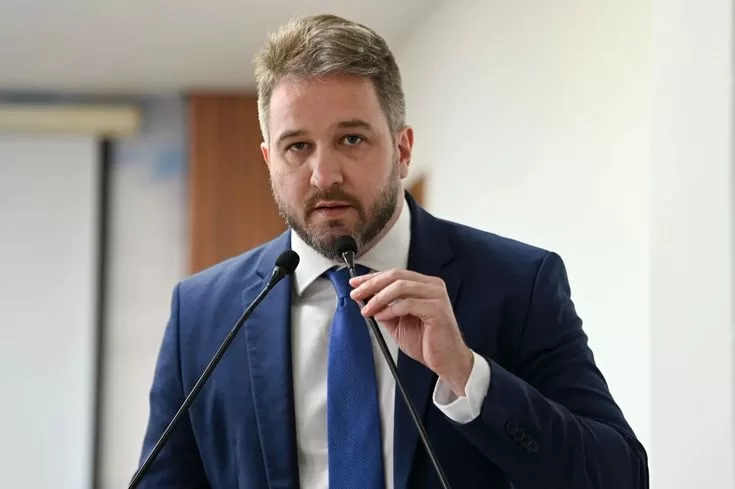 INOVAÇÃO: Vereador Felipe Tchê Propõe Programa Inovador para Monitorar Saúde Estudantil em Rio Branco