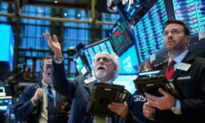 VALORIZAÇÃO: Ibovespa em Alta Acompanhando Wall Street, PETR4 Avança e WEG Despenca 8%
