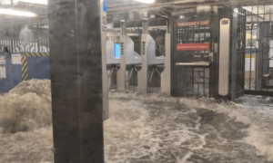 EMERGÊNCIA: Nova York Submersa; Temporais Transformam Ruas e Metrô em Enchentes e Caos