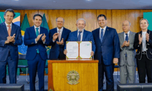 PLANO: Governo Lula Reage ao Tarifaço de Trump com Pacote de R$ 30 Bilhões em Crédito