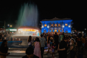 MÁGICO: O Acender das Luzes de Natal Encanta o Público Após Tempestade na Capital Acreana