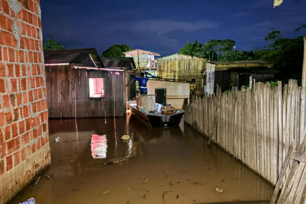 EMERGÊNCIA: Rio Acre Tem Cheia Atípica de 15,13m e Afeta 40 Bairros em Rio Branco