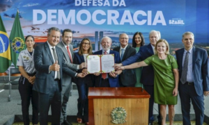RESISTÊNCIA: Lula Veta Integralmente “PL da Dosimetria” em Ato de Defesa da Democracia