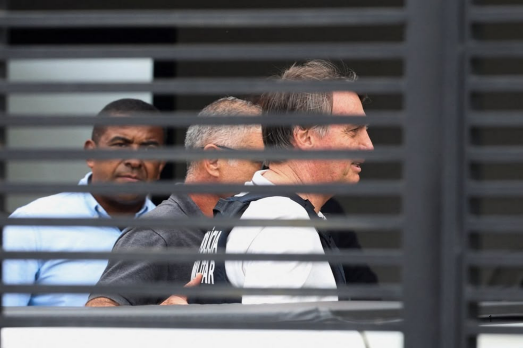 RESTRIÇÃO: Bolsonaro Recebe Alta Hospitalar e Inicia Prisão Domiciliar por 90 Dias em Brasília