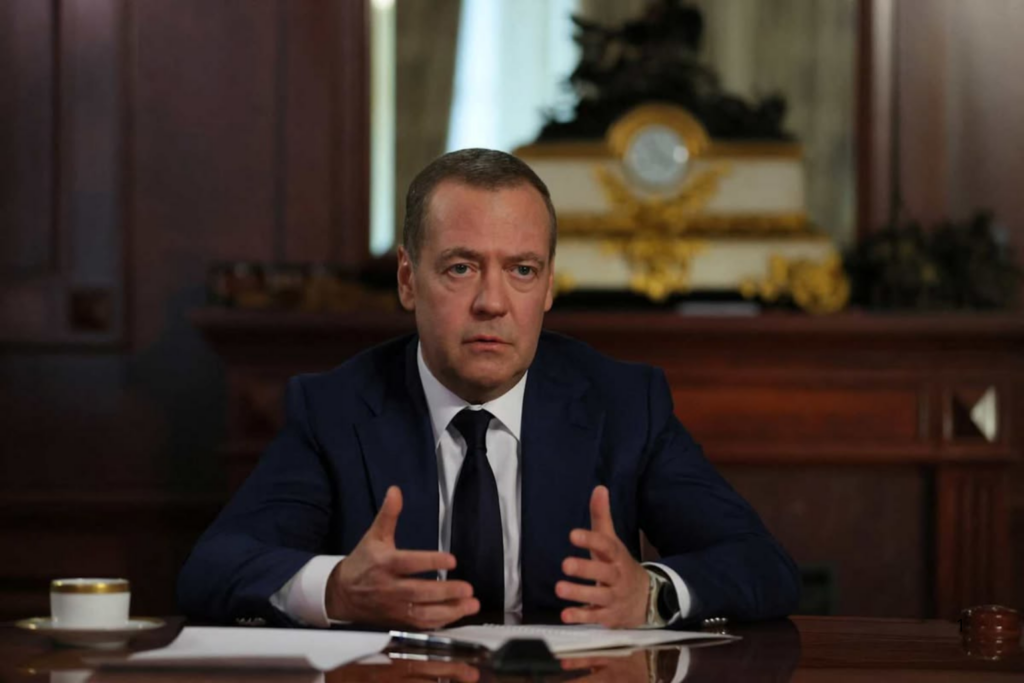 TENSÃO: Medvedev Alerta para Risco “Inevitável” de Conflito Nuclear Entre Israel e Irã em Meio a Nova Escalada Global