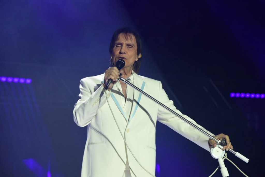 ANIVERSÁRIO: Roberto Carlos Celebra 85 Anos com Show Emocionante em Cachoeiro e Reúne Multidão de Fãs