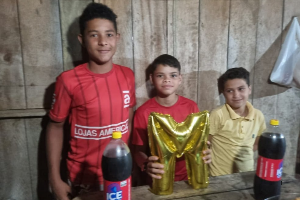 TRAGÉDIA: Adolescentes Morrem Eletrocutado após Descarga Elétrica Durante Banho em Igarapé