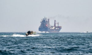 CRISE: Irã Volta a Fechar o Estreito de Ormuz, Decisão Ocorre após Manutenção de Bloqueio Naval Americano