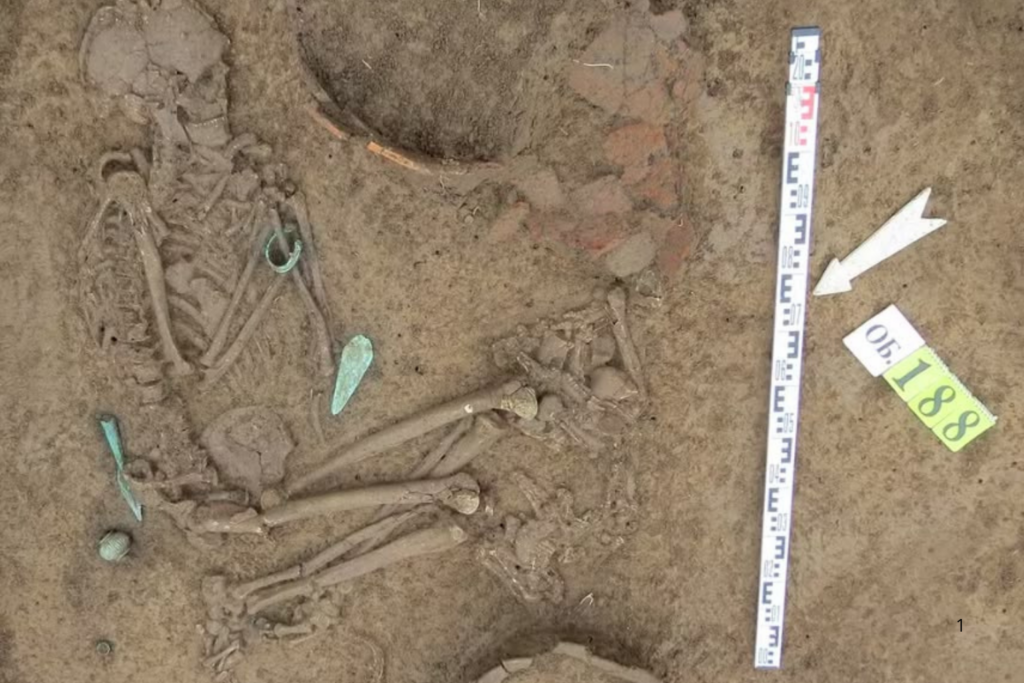 MISTÉRIO: Tumba de 3 Mil Anos com Mulher Coberta de Joias Intriga Arqueólogos na Rússia