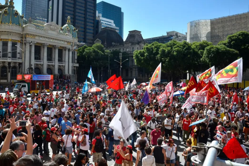MANIFESTAÇÃO: Fim da Escala 6x1 Domina Protestos do 1º de Maio e Pressiona Congresso por Jornada de 40 Horas