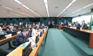DEBATE: CCJ da Câmara Aprova PEC que Reduz Maioridade Penal para 16 Anos; Proposta Segue para Novas Etapas no Congresso