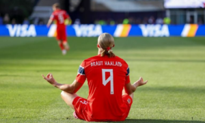 DOMÍNIO: Erling Haaland com Dois Gols Faz História em estreia na Copa e Lidera Vitória da Noruega sobre o Iraque