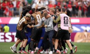 Canadá vence a África do Sul por 1 a 0 com gol nos acréscimos, faz história e garante vaga inédita nas oitavas de final da Copa do Mundo 2026.