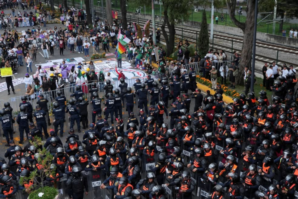 MANIFESTAÇÕES: Copa do Mundo Começa sob Protestos e Cobranças no México; Polícia Consegue Conter o Tumulto