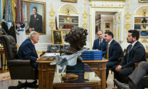 TARIFAÇO: Trump Publica Foto com Flávio Bolsonaro Horas após Proposta de Tarifa de 25% Contra Produtos Brasileiros