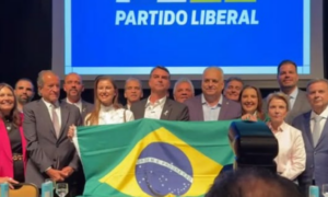 CANDIDATO: Flávio Bolsonaro Anuncia Alfredo Gaspar como Vice à Presidência pelo PL