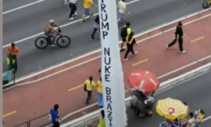 AMEAÇA: Míssil Inflável com Pedido de Ataque Nuclear ao Brasil em Ato de Flávio Bolsonaro na Paulista