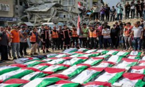 DRAMA: Enterro Coletivo Marca Recuperação de Corpos de Palestinos sob Escombros em Gaza