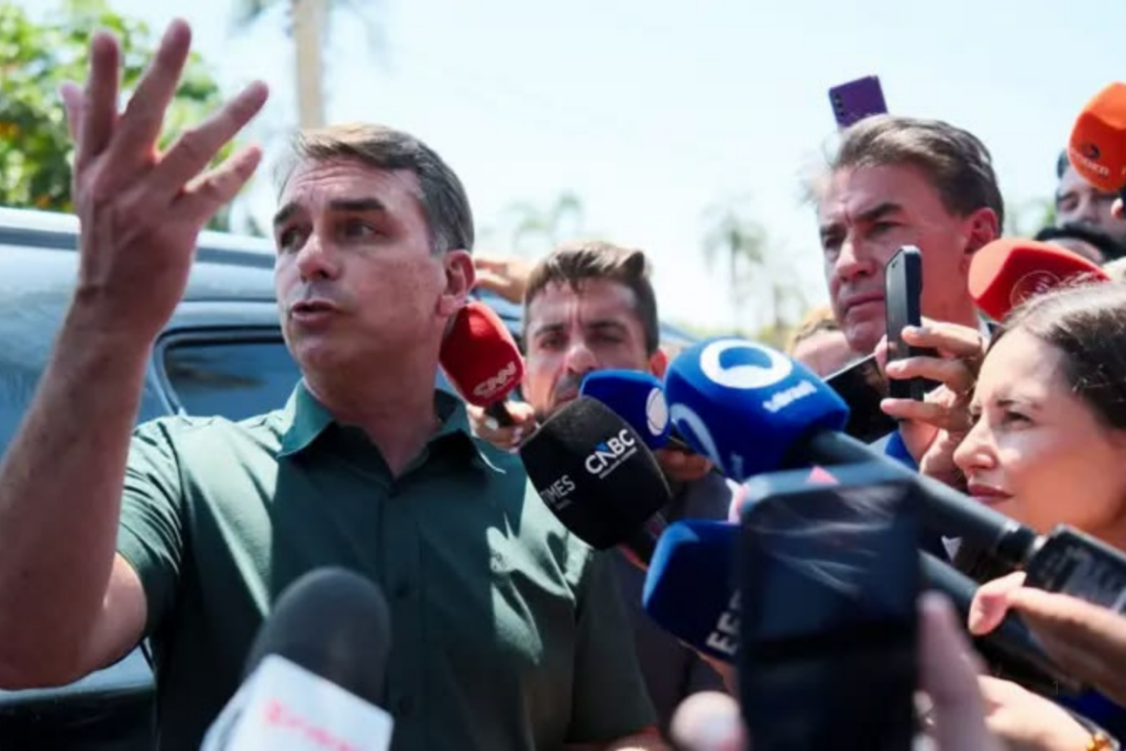 OPORTUNISTA: Flávio Bolsonaro Muda de Posição Sobre Escala 6x1, mas Caso Vença a Eleição Já Planeja Novas Regras Trabalhistas para 2027